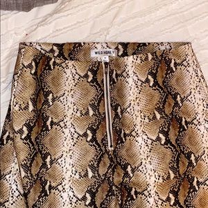Snake skin fake leather pants with zipper